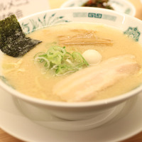 日高屋の新商品「濃厚豚骨醤油ラーメン」【撮影：平木昌宏】