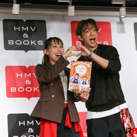 （左から）みきママ、NEWS・小山慶一郎【撮影：平木昌宏】