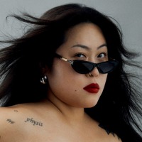 上をすべて脱いだ！豊満なDラインを公開したペク・ジンギョン、大胆な撮影が話題