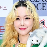 「図々しい」「自粛は？」免許取消レベルの飲酒運転で摘発された韓国タレント、個展PRに非難の声