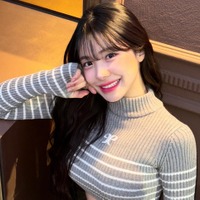 ヴィーナスライン映える“大胆バックレス”…韓国チア、振り向きポーズで抜群プロポーション披露