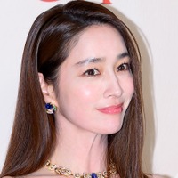 俳優イ・ビョンホンの女優妻（44）、“ツヤ肌”の秘訣は美容施術？年1回の本格ケアを公開