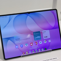 14.6インチの有機ELディスプレイを備えるGalaxy Tab S12 Ultra【撮影／平木昌宏】