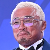 「下半身を叩くように乾かして…」秋山成勲、女性デリケートゾーン商品を前に“男気持論”炸裂