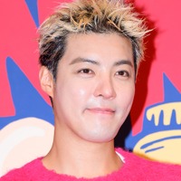 ポケカ2枚で約770万円…“日本出身”韓国タレントが驚きの爆買い　約28億円の超高額カードとも対面