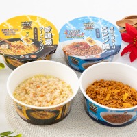 「隣の国のグルメイト 参鶏湯ラーメンクッパ」と「隣の国のグルメイト 焙煎そば粉入りビビン麺」　©studio modak