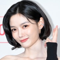 『トンイ』名子役キム・ユジョン、“胸元ギリギリ”ドレスで大人の色香…透き通るような色白肌に釘付け