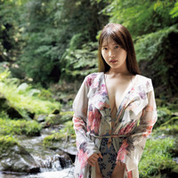 白川愛梨　撮影／中山雅文 ヘアメイク／花房みなみ スタイリング／毛塚由恵
