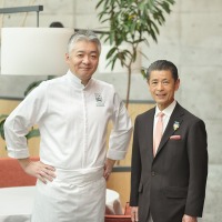 料理長 鎌田匡人（左）とソムリエ 加茂文彦（右）