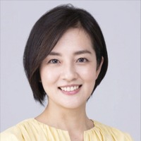 鈴木奈穂子アナウンサー『第76回NHK紅白歌合戦』（C）NHK