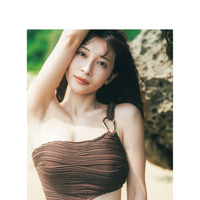 山本里菜　フォトブック『りな、です』©東京祐／講談社