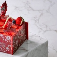 いちごとショコラを使った「Éclat de Noël Rouge」