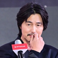 婚外子、別の女性との結婚報道、演技酷評…そして理事辞任　チョン・ウソン、この2年で変わったもの・残ったもの