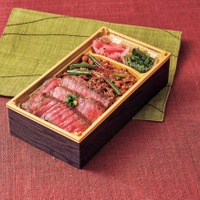 山形【米沢 琥珀堂】米沢牛ステーキと麻辣醤焼肉弁当2,997円
