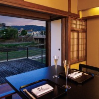 鴨川を望む京都三条 箔の客室