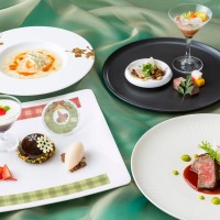 シルクロードガーデン（中国料理）“ディズニー・クリスマス”スペシャルディナー エメラルドギフト (C)Disney