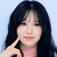 TWICE・ミナ、極薄タイツで際立つ美脚…透け感レースワンピの“大人ガーリー”コーデで魅了「天才！」 画像