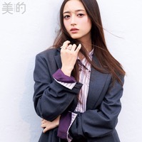 ジャケット姿の井上和