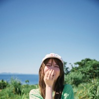 海を背景にしたさくら