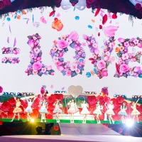 9周年コンサートでパフォーマンスする＝LOVE