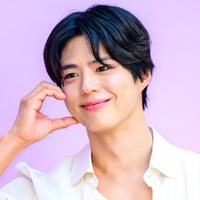11kg増の筋肉質な体型があらわに！俳優パク・ボゴム、以前の衣装が入らないバルクアップぶりが話題