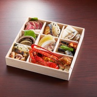 伊勢海老や鮑を詰めた一段