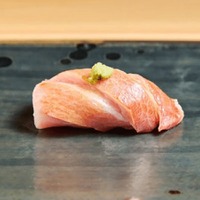カウンターで供する握り