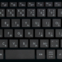 「浮き石型キー」採用のキーボード