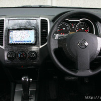 　日産自動車の関連会社のオーテックジャパンは、14日に発売した『ウイングロードライダー』に、国産車として初めて、『iPod』アダプター付専用HDDナビゲーションシステム、専用サウンドシステムをメーカーオプションとして設定した。
