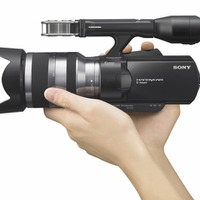 米ソニー、レンズ交換式のハンディカム「NEX-VG10」を日本に先駆け発表――価格は2,000ドル前後 画像