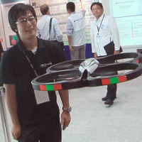 【CEATEC JAPAN 2010（Vol.43）：動画】話題のリモコンヘリ「AR.Drone」の心臓部にエプソントヨココムのジャイロセンサー！ 画像