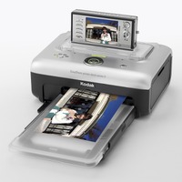 別売の「Kodak EasyShare プリンタードックシリーズ3」に載せれば、写真を手軽にプリントできる