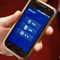 【ITS世界会議10】 スマートフォンに専用アプリをインストールしてBluetoothをペアリングすればリモコンとして利用が可能