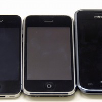 左からiPhone 4、3GS、GALAXY S