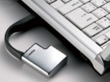 イメーション、0.85インチの4GバイトHDD　USBケーブルは本体に収納可能 画像