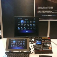 アイ・ビー・エス・ジャパンの専用入出力インターフェース「REDFLY Mobile Companion」。USBまたはBluetoothでBlackBerryと接続し、ターミナルデバイスとして使う