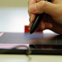 ペン先をタブレットに接触させずに、3mm～5mmペン先を浮かせた状態で操作できる（ホバリングナビゲーション）