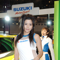 　東京オートサロン2006のコンパニオン写真集第14弾は、スズキブースから。