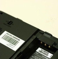 電池パックを出した部分の内側にSIMカードが挿入されている サンヨー ゴリラプラス NV-SP200DT