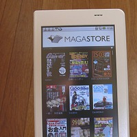 雑誌ダウンロードサービス「マガストア」の専用アプリ。パラパラと適当にページをめくり、目に付いた記事を読むような読み方もできる。