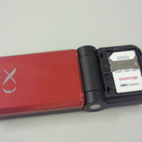 LTEデータ通信カードのSIMは端子面が赤色