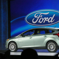 2011 International CES フォードのアラン・ムラリーCEOが7日、基調講演の中でフォーカス エレクトリックを発表した