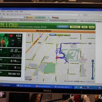 【CES 11】 PC上では、自転車で走行する人の状態をリアルタイムで表示。脈拍や速度、目的地までの距離などを表示。地図上には走行した場所の経路も表示されていた