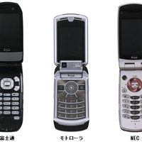 NTTドコモが下り最大3.6Mbpsの通信速度を実現する「HSDPA」に対応した携帯電話を開発。（左）富士通（中央）モトローラ（右）NEC