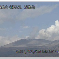 気象庁の火山カメラ画像。静止画だが2分ごとに更新されている