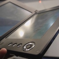 【MWC 2011（Vol.40）】NEC、Android OS搭載2画面タブレット「LT-W」をデモ 画像
