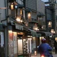 【浅草】歴史ある浅草公会堂や有名な天ぷら店「大黒屋」もある情緒豊かな通りです