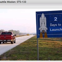「打ち上げまであと2日」の看板も（NASAサイトより）