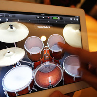 画面を叩くと音が鳴りさまざまな楽器を演奏できる新アプリ「GarageBand for iPad」