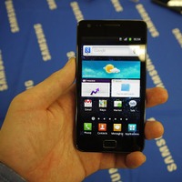 スマートフォンの“2強”「Xperia acro」と「GALAXY S II」、ユーザーの評価は？ 画像